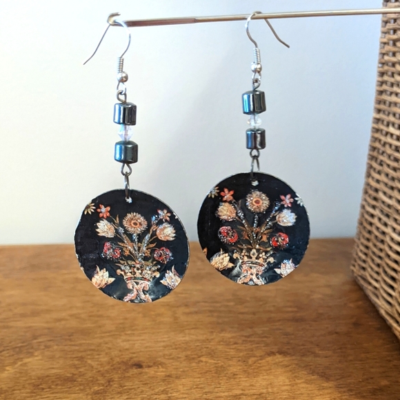 Unique Handmade Metal Bottle Cap Floral Earnings - Picture 3 of 8